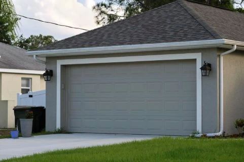 porte du garage en bois